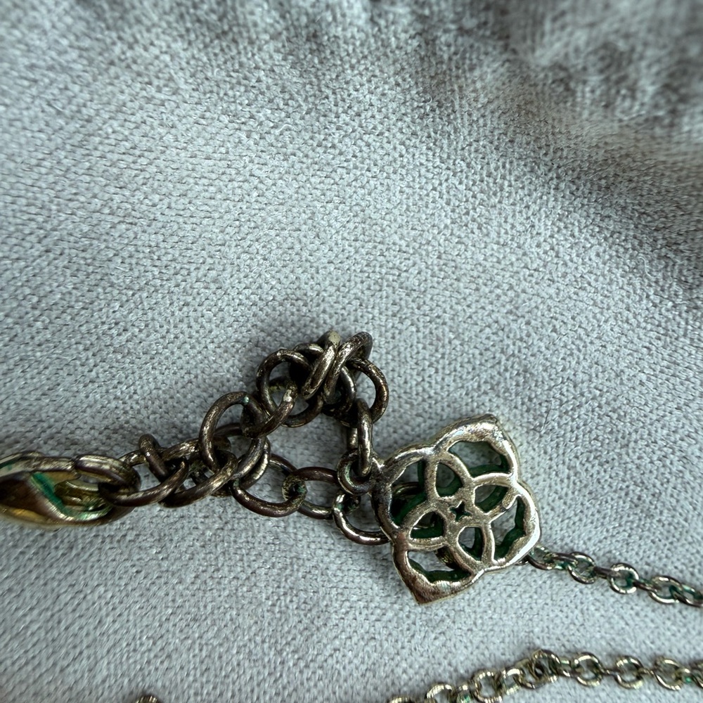 Kendra Scott Iridescent Oval Pendant Necklace in Gold - Picture 3 of 3